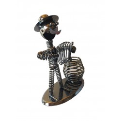 Ornament decorativ, Muzicant din metal cu suport de pixuri, Nergu, 18 cm, 356-5DX Ornament decorativ, Muzicant din metal cu suport de pixuri, Nergu, 18 cm, 356-5DX