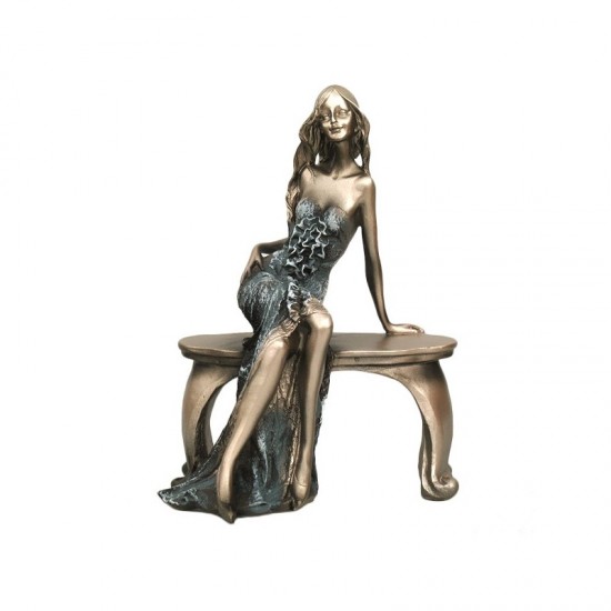 Statueta reprezentand o Fata pe banca 18x24 cm Statueta reprezentand o Fata pe banca 18x24 cm